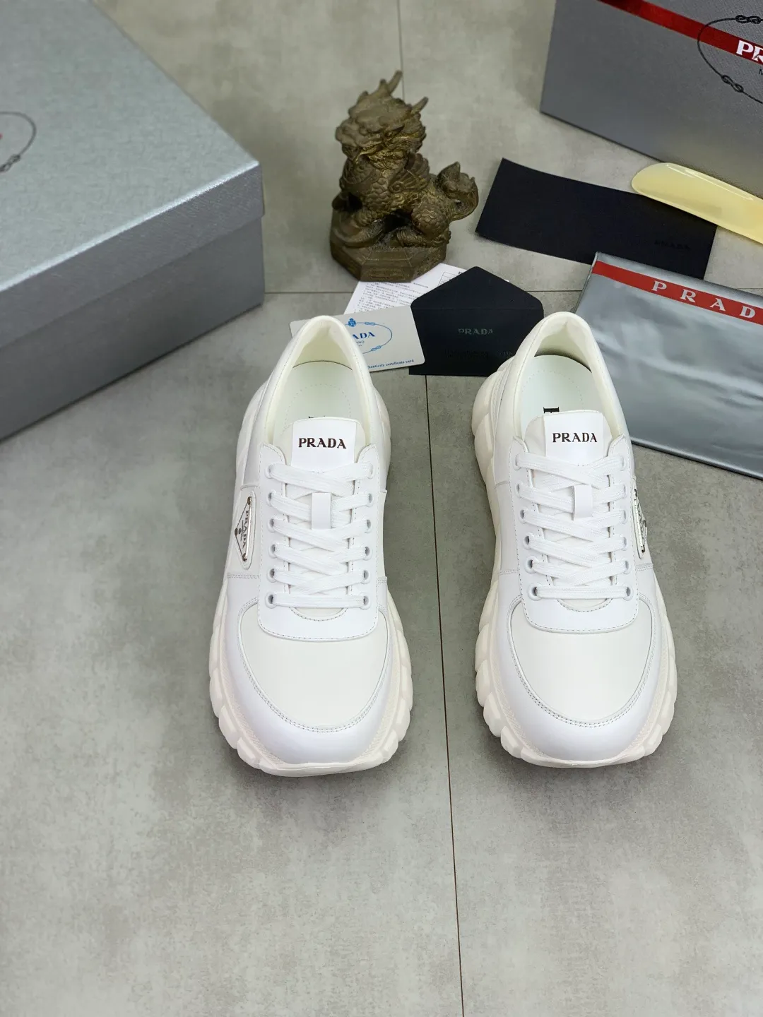 Men's men's shoes 💰P560💰[New style] High version official website popular models are on the market, 🆘 Classic popular models (Prada) are the main popular models, avant-garde and versatile fashion men's shoes private version mold opening, cowhide surface splicing 1:1.. Fashionable and simple, original imported cowhide lining cowhide feet; the atmosphere and personality are more fashionable, eye-catching and pursuing class. It will subvert the old idea and be a must-have for fashion trendsetters with you! Must keep it for yourself! Tall and comfortable, large and low, high-end quality workmanship. Code number: 38-44 (45 46 customized) 4️⃣ colors available.